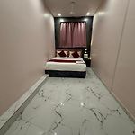Classy Comfort Hotel Malad East