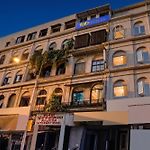 Fabhotel Blue Light