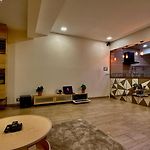 Sea Breeze Suite, Juhu Beach