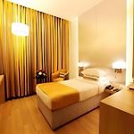 Mumbai Metro - The Executive Hotel