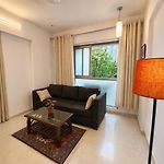 Warm Modern 1Bhk Flat New Tower Yari Road Beach