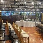 Hotel Lucky Bandra