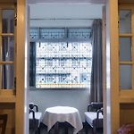Bed And Breakfast At Colaba