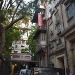 Hotel Sea View - Near Taj Hotel