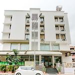 Capital O 45076 Hotel Vegas Residency Deluxe