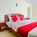 Oyo 66827 Island Club Resort