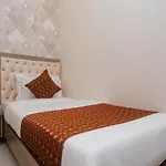 Oyo 14056 Golden Arch Hotel 3*