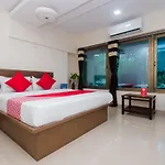 Oyo 13660 Cliff Hanger Mumbai
