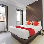 OYO 75540 Hotel Flora Suites