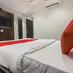 OYO 75540 Hotel Flora Suites