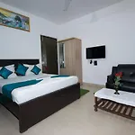 Aristo Serviced Near Kokilaben Dhirubai Ambani Hospital For Family Only