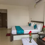 Apartment Aristo Serviced Near Kokilaben Dhirubai Ambani Hospital For Family Only