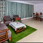 Aristo Serviced Apartment Near Kokilaben Dhirubai Ambani Hospital For Family Only