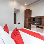 Oyo 77182 Sea Rock Hotel Mumbai