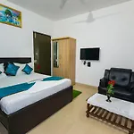 Aristo Serviced Near Kokilaben Dhirubai Ambani Hospital For Family Only Mumbai
