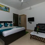 Aristo Serviced Near Kokilaben Dhirubai Ambani Hospital For Family Only Apartment