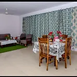 Aristo Serviced Near Kokilaben Dhirubai Ambani Hospital For Family Only * Mumbai