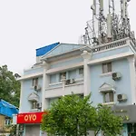 Oyo Flagship 75787 Meadow Inn