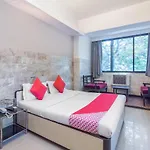Hotel Oyo 71397 Guru