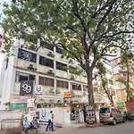 Oyo 71397 Guru 3* Mumbai