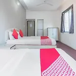 Oyo 71397 Guru Hotel