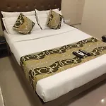 Hotel Golden Nest Popular Residency 2*