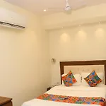 Hotel Yellow Season