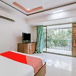 Oyo 79583 Seven Sun Guest House