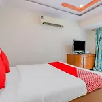 Hotel Oyo 79583 Seven Sun Guest House 3*