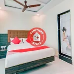 Hotel Oyo 66155 Golden Palace