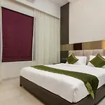 Oyster Andheri West Hotel