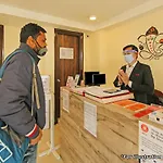 Oyo Flagship 13885 Metro Residency