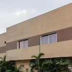 Oyo 77137 Hotle Castle Inn