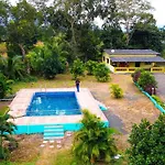 Kinjal Farmhouse By Friends Villa Bed & Breakfast *