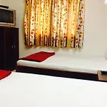 Hotel Metro Plaza Near Barc 2*
