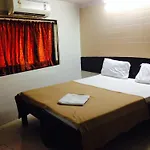 Metro Plaza Near Barc 2*