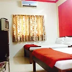 Hotel Metro Plaza Near Barc 2*