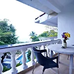 Eko Stay - Tropical Beach Apartments