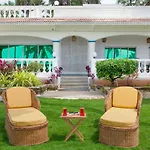 Stayvista\'S Villa Bharat - Beachfront Serenity With A Spacious Lawn