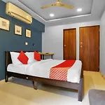 Hotel Oyo Flagship 83355 Om Sai 3*