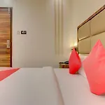 Hotel Oyo 76180 Meriton