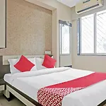 Oyo Flagship 83475 Hotel Starlight