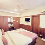 Hotel Neelkiran 3*