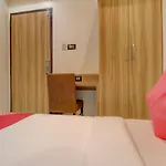 Oyo 76180 Meriton 3*