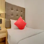 Hotel Oyo 76180 Meriton 3*