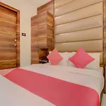 Hotel Oyo 76180 Meriton 3*