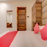 Oyo 76180 Meriton Hotel