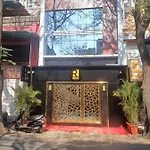 Rich Mumbai