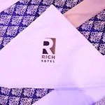 Rich 3*