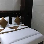 Hotel Plaza- Near Byculla Railway Station 2*